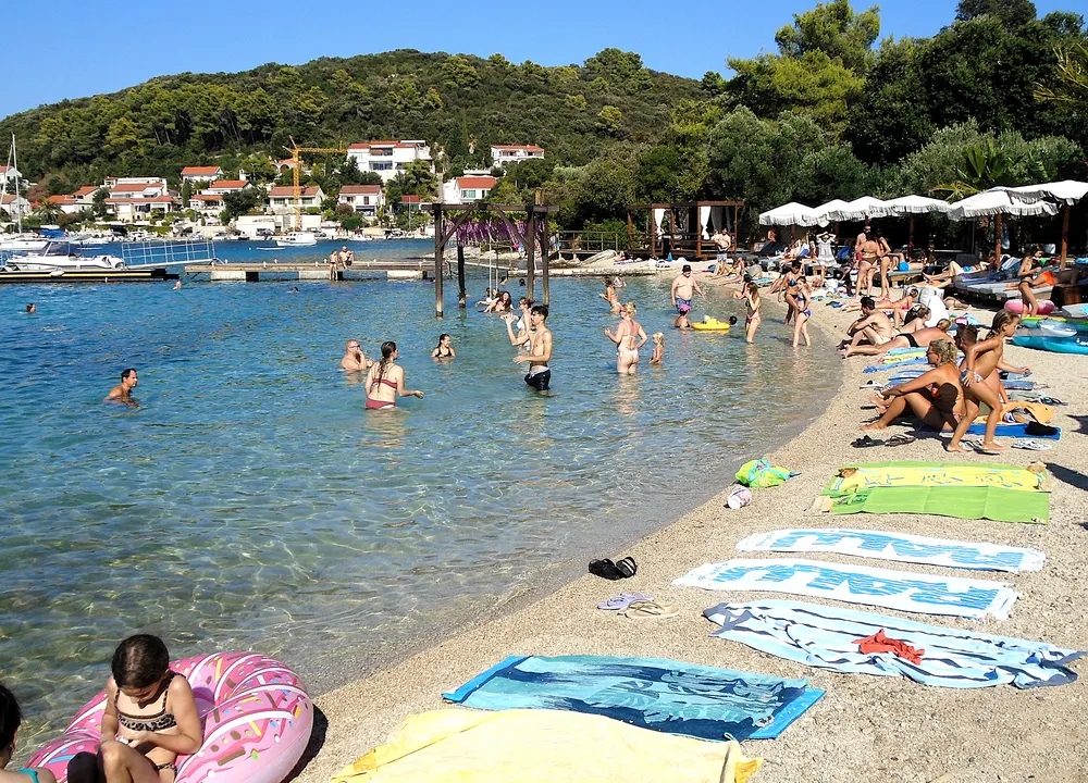 Čisto more i plaža na Korčuli